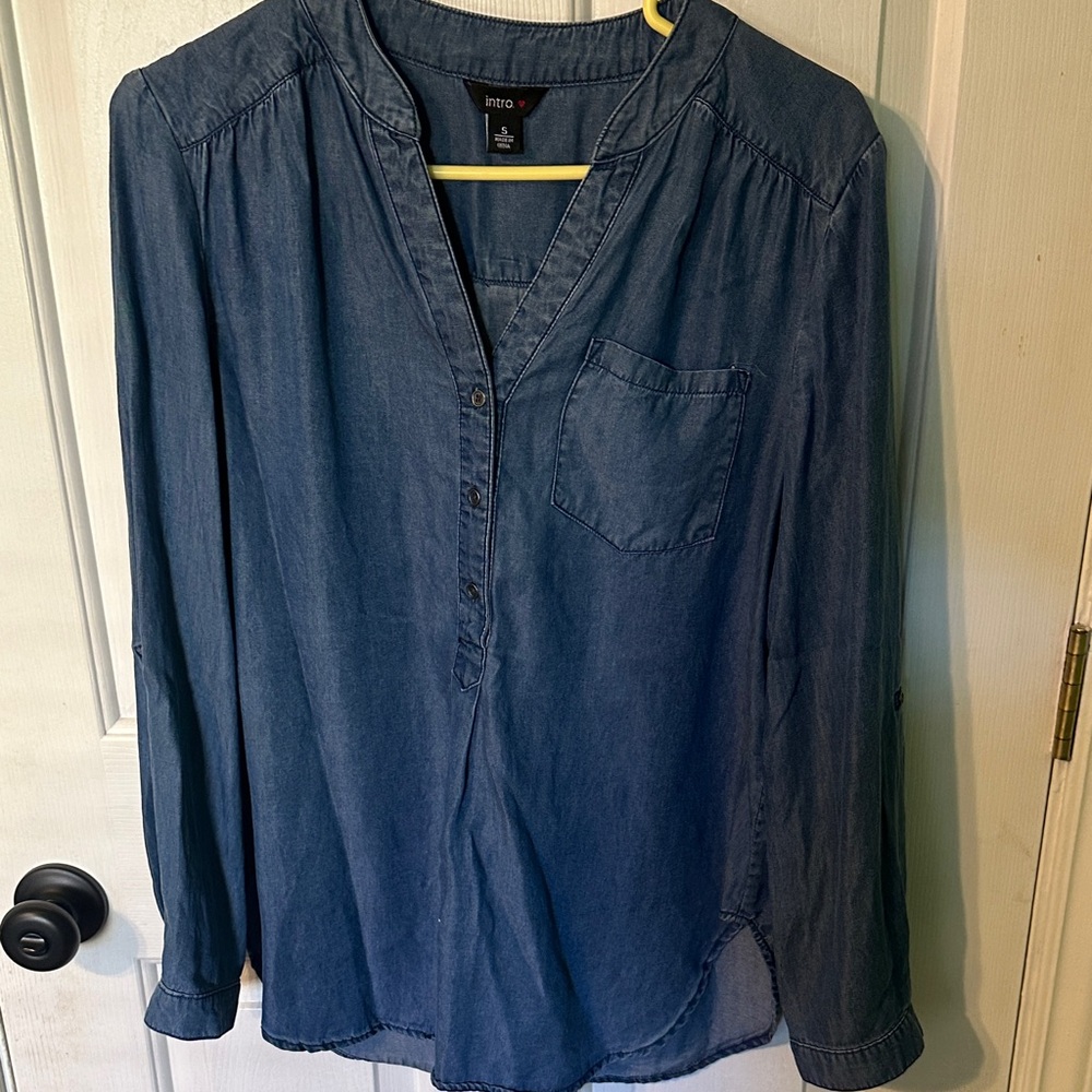 Intro. Classic denim Blue Button-Up Shirt‎ Womens size small